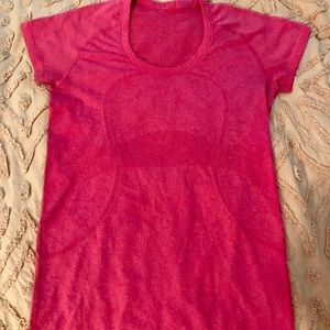 Swiftly tech Lululemon top sonic pink
